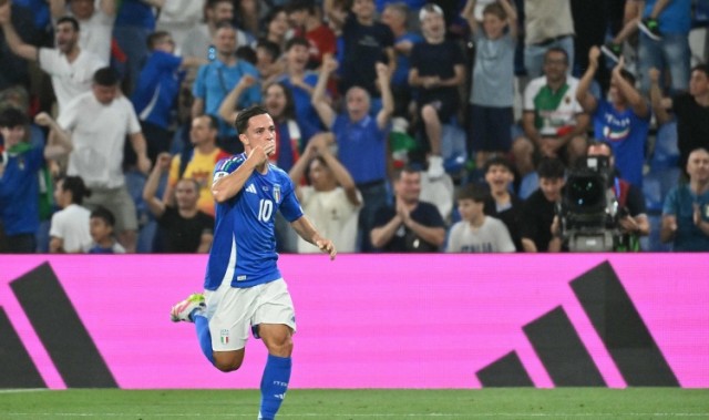 赏金女王模拟器-科贝：150万租借费+2300万买断费，罗马签拉斯帕多里只待球员点头