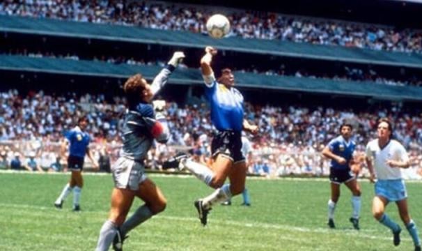 赏金女王模拟器-“上帝之手”球衣被谁拍走？阿联酋阿布扎比一公司！