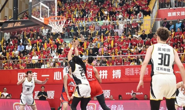 赏金女王-2025-2026赛季WCBA季后赛半决赛首战 四川蜀道远达女篮一分险胜江苏南钢女篮|四川女篮|江苏女篮|富顺之歌|比赛|球迷_新浪新闻